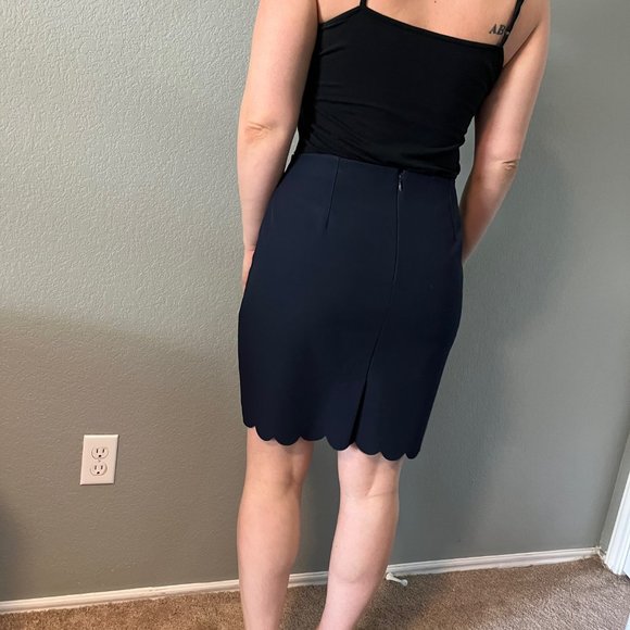 BR 6P navy scalloped high waisted skirt - Picture 3 of 4
